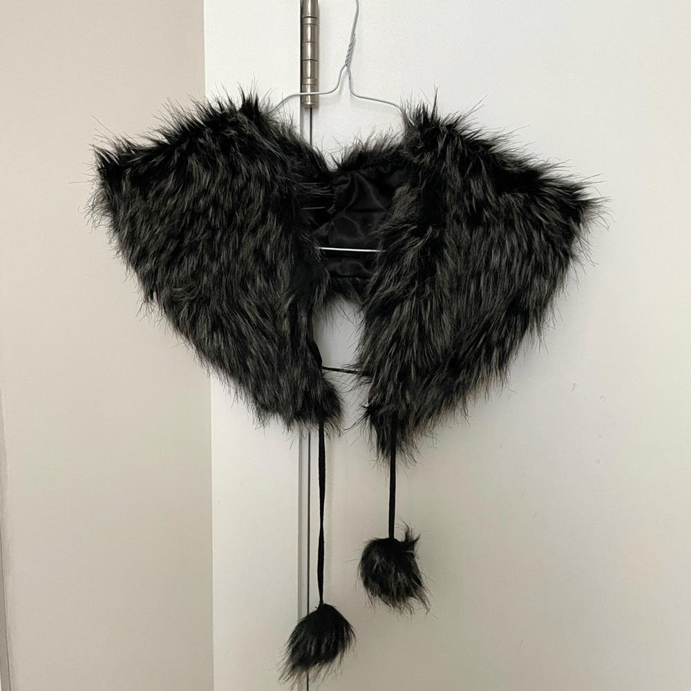 Faux Fur Black Collar/Capelet